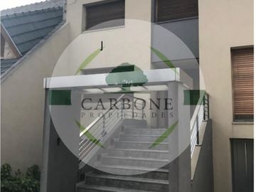 DUPLEX A ESTRENAR EN VENTA.  JARDÍN, COCHERA, BALCÓN. CAVIA 3500