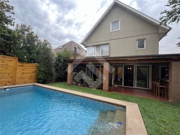 Casa en venta de 5 dorm. en Peñalolén