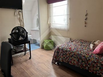Casa en venta de 5 dorm. en Peñalolén