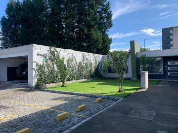 Casa tipo moderna en venta, Urb. Pueblo Viejo los Chillos, terreno 452m2, 337m2 construcción