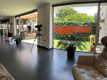 Casa tipo moderna en venta, Urb. Pueblo Viejo los Chillos, terreno 452m2, 337m2 construcción