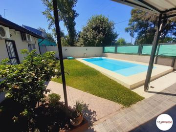 Venta Casa quinta 6 ambientes  con pileta, cochera, quincho, jardín. Acepta permuta Gral. Rodriguez