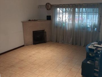 Venta casa 5 ambientes. Parque Patricios