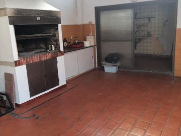 Venta casa 5 ambientes. Parque Patricios