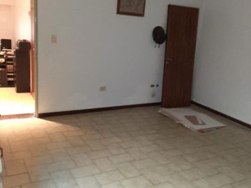 Venta casa 5 ambientes. Parque Patricios
