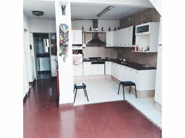 Venta casa 5 ambientes. Parque Patricios