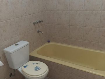Venta casa 5 ambientes. Parque Patricios