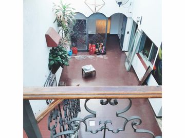Venta casa 5 ambientes. Parque Patricios