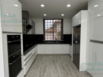 VENTA CASA DE UNA PLANTA VIA SAMBORONDON
