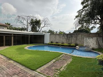 VENTA CASA DE UNA PLANTA VIA SAMBORONDON