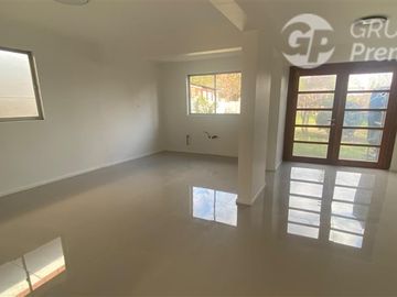 Hermosa y Moderna Casa en Venta de 2 dorm. en Machalí
