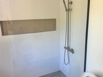 Hermosa y Moderna Casa en Venta de 2 dorm. en Machalí