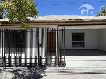 Hermosa y Moderna Casa en Venta de 2 dorm. en Machalí