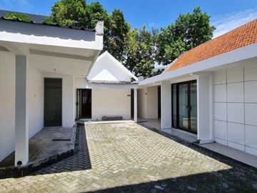 Rumah Usaha Nol Jalan di Polisi Istimewa Hadap Selatan Listrik 16500 VA