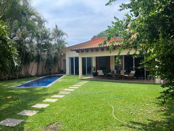 Linda casa con alberca en Cuernavaca