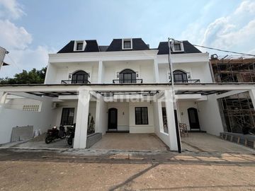 Brand Newrumah 3 Lantai di Kawasan Strategis Lebak Bulus