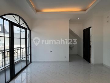 Brand Newrumah 3 Lantai di Kawasan Strategis Lebak Bulus