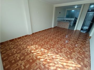 VILLA EL SALVADOR - VENTA CASA EN AVENIDA PRINCIPAL - REA 140 m2