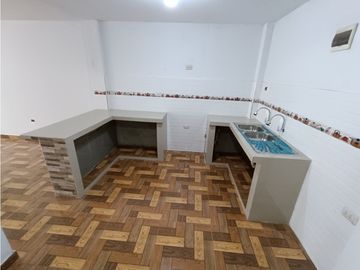 VILLA EL SALVADOR - VENTA CASA EN AVENIDA PRINCIPAL - REA 140 m2