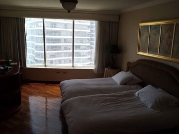 Vendo Lindo Departamento Remodelado en Edificio Antiguo en buen Estado de 300 m2 en el Sector de la Gonzales Suarez