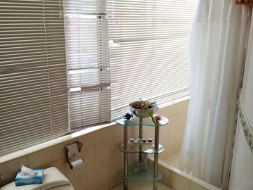 Vendo Lindo Departamento Remodelado en Edificio Antiguo en buen Estado de 300 m2 en el Sector de la Gonzales Suarez