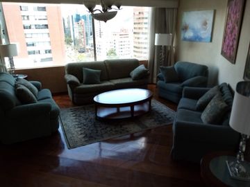 Vendo Lindo Departamento Remodelado en Edificio Antiguo en buen Estado de 300 m2 en el Sector de la Gonzales Suarez