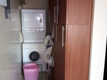 Vendo Lindo Departamento Remodelado en Edificio Antiguo en buen Estado de 300 m2 en el Sector de la Gonzales Suarez