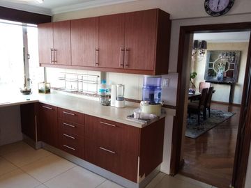 Vendo Lindo Departamento Remodelado en Edificio Antiguo en buen Estado de 300 m2 en el Sector de la Gonzales Suarez
