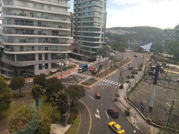 Vendo Lindo Departamento Remodelado en Edificio Antiguo en buen Estado de 300 m2 en el Sector de la Gonzales Suarez