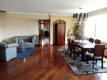 Vendo Lindo Departamento Remodelado en Edificio Antiguo en buen Estado de 300 m2 en el Sector de la Gonzales Suarez