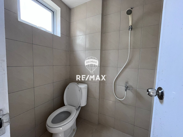 Dijual 2BR Oak Tower A Pulo Gadung – Semi Furnish,  Lt. 5, Cocok Investasi, Yield Sewa Tinggi