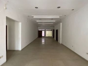 Sewa rumah daerah tenggilis, cocok untuk segala usaha baik usaha dagang, kantoran atau cafe, lokasi strategis