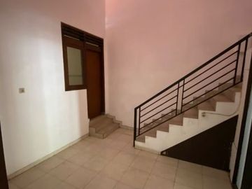 Sewa rumah daerah tenggilis, cocok untuk segala usaha baik usaha dagang, kantoran atau cafe, lokasi strategis