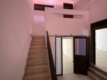 Sewa rumah daerah tenggilis, cocok untuk segala usaha baik usaha dagang, kantoran atau cafe, lokasi strategis