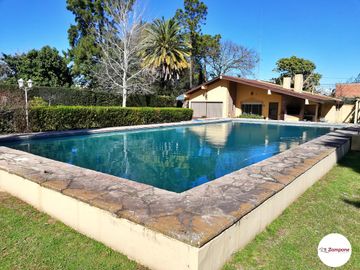 Venta Casa 8 ambientes - Zona norte (Con pileta)