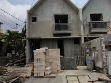 Rumah Baru Hook Termurah di Kutisari Indah Utara Row Jalan Lebar