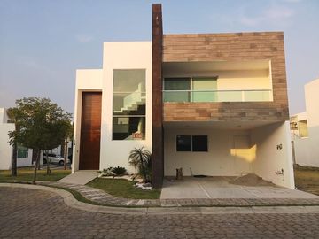 espectacular casa en venta en Lomas de Angelópolis