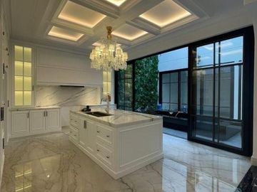 Rumah luxury clsssic modern di kelapa gading,SHM,2 lantai,LT312 Lb 550,
