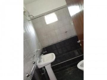 EXCELENTE GALPON CON DEPARTAMENTO EN VENTA, RUBEN DARIO 400 -TEMPERLEY-