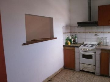 EXCELENTE GALPON CON DEPARTAMENTO EN VENTA, RUBEN DARIO 400 -TEMPERLEY-