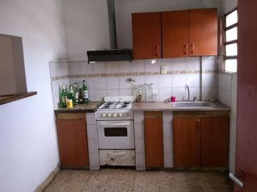EXCELENTE GALPON CON DEPARTAMENTO EN VENTA, RUBEN DARIO 400 -TEMPERLEY-