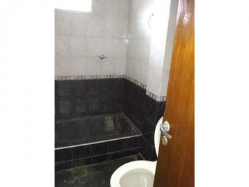 EXCELENTE GALPON CON DEPARTAMENTO EN VENTA, RUBEN DARIO 400 -TEMPERLEY-