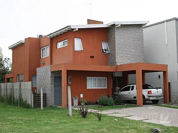 Casa 4 ambientes en venta en Parque Leloir