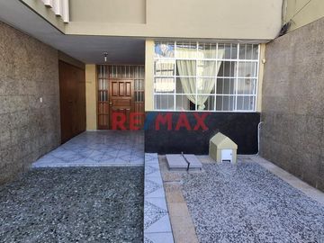 ✨¡Oportunidad única en Piura!✨

Descubre la Casa Dúplex perfecta para tú 💰 negocio y tú familia. 👨‍👨‍👧‍👧 ya que podrás destinar el primer nivel 📐 23