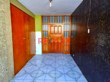 ✨¡Oportunidad única en Piura!✨

Descubre la Casa Dúplex perfecta para tú 💰 negocio y tú familia. 👨‍👨‍👧‍👧 ya que podrás destinar el primer nivel 📐 23
