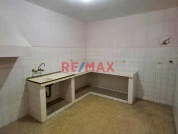 ✨¡Oportunidad única en Piura!✨

Descubre la Casa Dúplex perfecta para tú 💰 negocio y tú familia. 👨‍👨‍👧‍👧 ya que podrás destinar el primer nivel 📐 23
