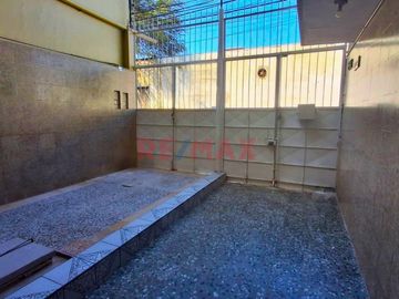 ✨¡Oportunidad única en Piura!✨

Descubre la Casa Dúplex perfecta para tú 💰 negocio y tú familia. 👨‍👨‍👧‍👧 ya que podrás destinar el primer nivel 📐 23
