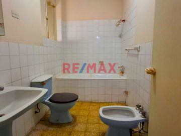 ✨¡Oportunidad única en Piura!✨

Descubre la Casa Dúplex perfecta para tú 💰 negocio y tú familia. 👨‍👨‍👧‍👧 ya que podrás destinar el primer nivel 📐 23