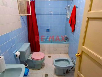 ✨¡Oportunidad única en Piura!✨

Descubre la Casa Dúplex perfecta para tú 💰 negocio y tú familia. 👨‍👨‍👧‍👧 ya que podrás destinar el primer nivel 📐 23