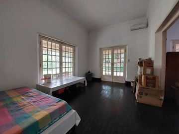 BUC! DIJUAL TANAH LUAS BONUS RUMAH DI POGUNG POSISI HOOK